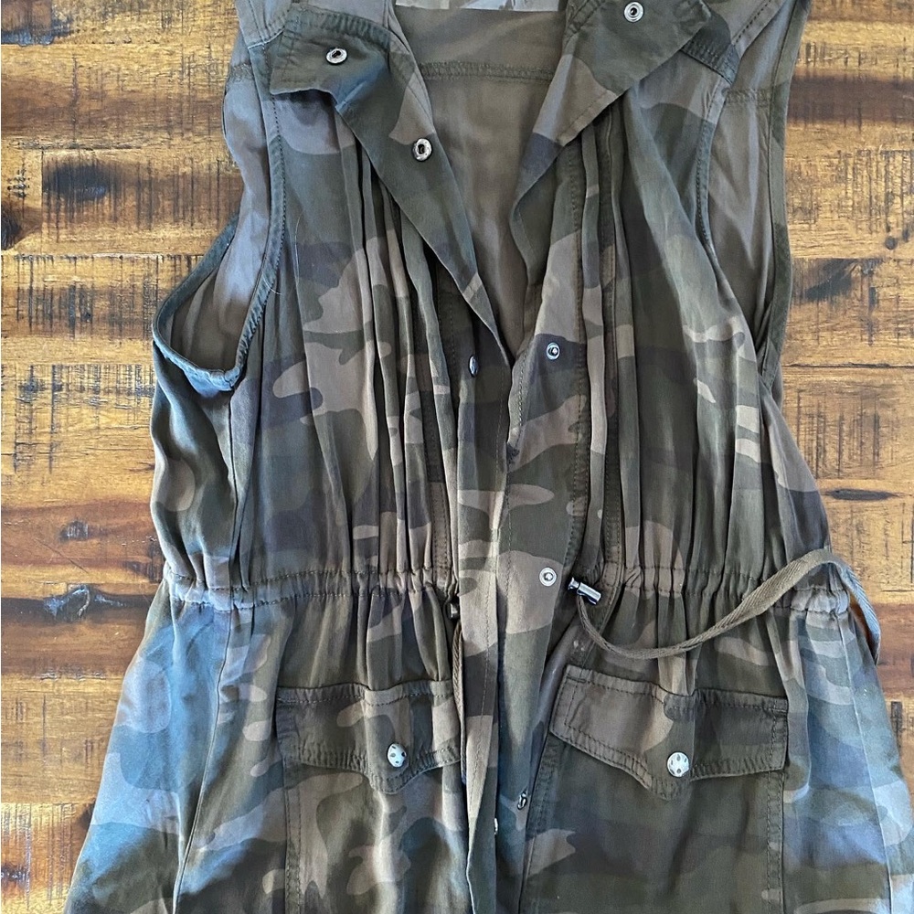 Maurice’s camo vest sizeL